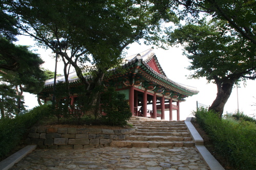 숲 속의 경포대 